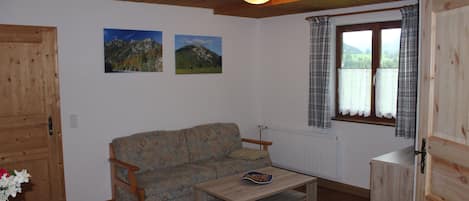 Ferienwohnung Alpenrose 47qm, Terrasse, Kochni., 1 Schlafzimmer, 1 Wohnschlafz.-Wohnen