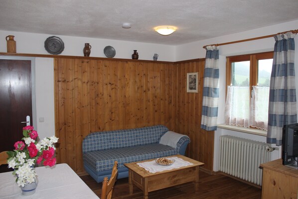 Ferienwohnung Enzian 42qm, Balkon, Kochnische, 1 Schlafzimmer, Wohnzimmer-Wohnen