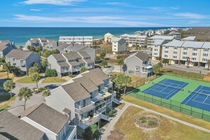 BD 426 - Between the Courts & Beach