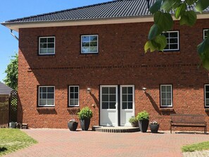 Außenseite Ferienhaus [Sommer]