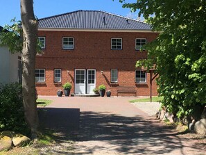 Außenseite Ferienhaus [Sommer]