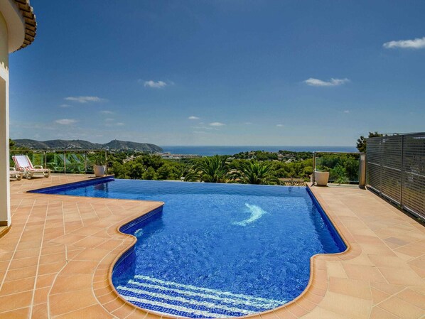 Holiday Home Swimming Pool