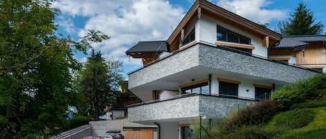 Außenseite Ferienhaus [Sommer]