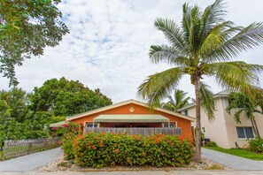 Surf Road Duplex Cottage - 10 Surf Rd.
