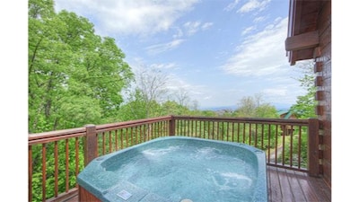 Most Unique Cabin in Smokies,HotTub+Gameroom Voted by Southern living Magazine! 