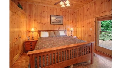 Most Unique Cabin in Smokies,HotTub+Gameroom Voted by Southern living Magazine! 