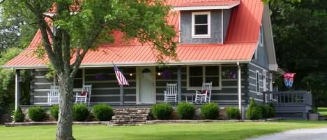 2,600 sq ft Guest House