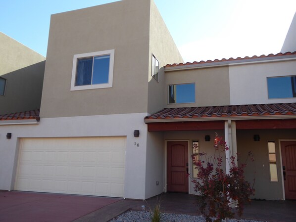 Front of Townhouse. Close to town, easy to find and access.

