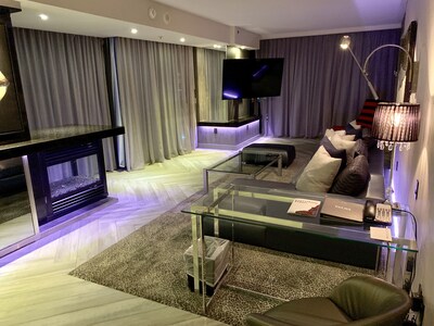 Ultra-Luxury High-Rise suite