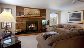 Large Windows in End Unit. Lots of Light & Views of Mountains & National Forest
