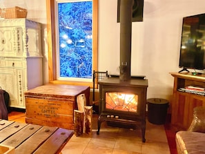 Cozy wood stove (wood supplied)