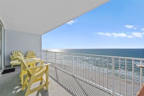 5 Lighthouse 1608 Balcony