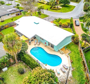 Heated pool, extremely private backyard, immaculate 4/3 with cold AC 