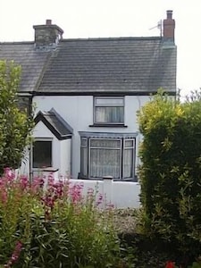 Cottage In Trefin, Nr. St. Davids. Pembrokeshire Coast National Park, West Wales