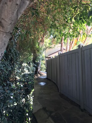 Walk way to guest house 