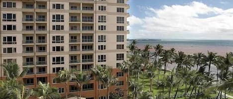Lahaina Tower. Oceanfront 6th floor villa. See how close to the beach!