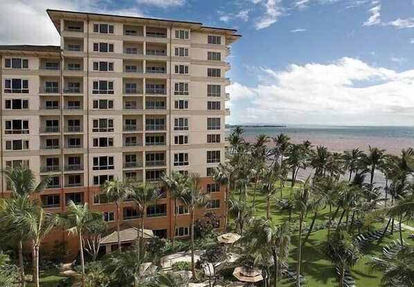 Lahaina Tower. Oceanfront 6th floor villa. See how close to the beach!