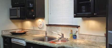 granite countertop kitchen