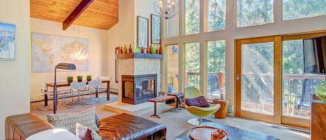 Tannenbaum by the River 305 - a SkyRun Breckenridge Property - Spacious living room with gas fireplace, TV, lofted ceilings