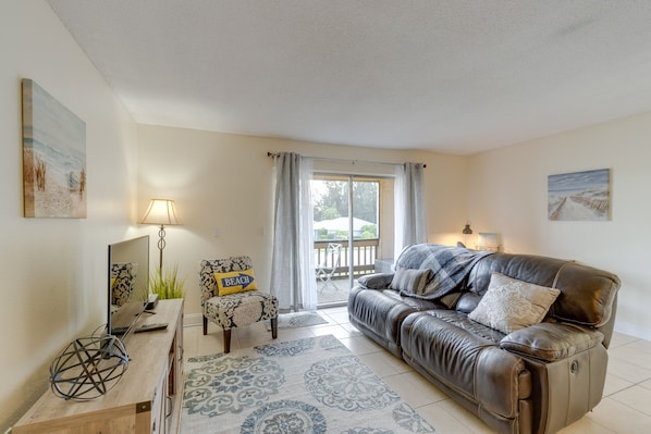 Sarasota Vacation Rental Condo | 3BR | 2BA | 1,200 Sq Ft | Stairs Required