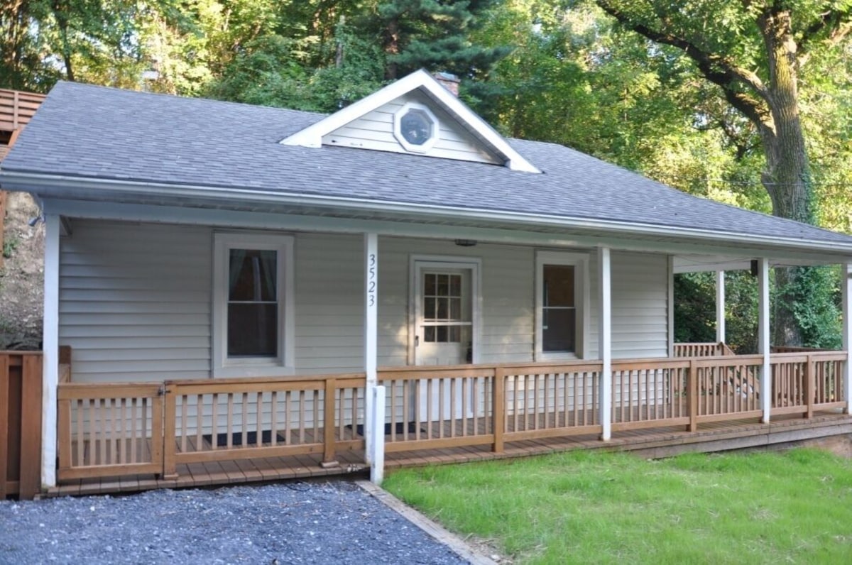 Rustic Cottage near the Potomac River