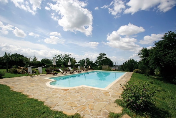 Water, Sky, Cloud, Plant, Swimming Pool, Tree, Grass, Natural Landscape, Shade, Rectangle