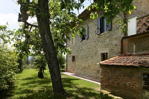 Plant, Building, Window, Tree, Grass, Natural Landscape, Cottage, House, Sky, Landscape