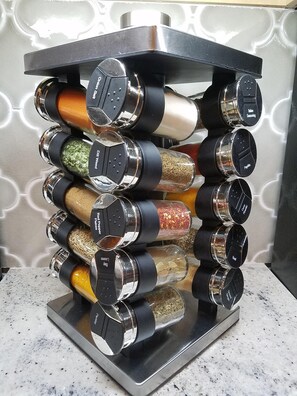 Full spice rack