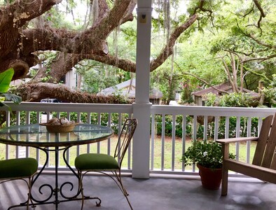 Elegant St. Simons Island Honeymoon Beach Cottage Near Pier Village