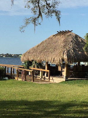 Tiki hut at waters edge for guest enjoyment. 