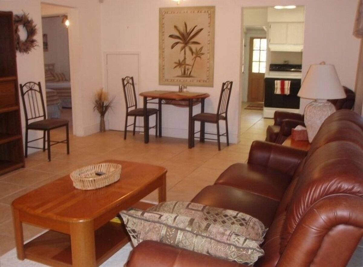 Rare! Adorable Cottage on Snead Island, Fish Dock,Tiki & Bch 250 ft. away. Pets