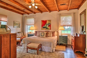 Studio | King Bed | Main Floor | Central Air Conditioning | Smart TV w/ Cable