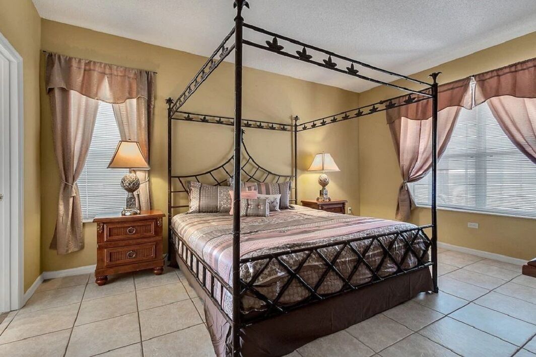 Santatized home-Private Pool & Resort Amenities-Free WiFi