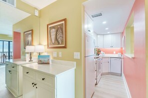 Kitchen & buffet