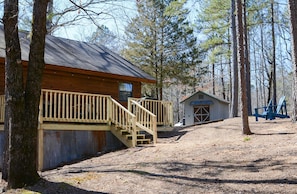 Bunkhouse sleeps 4, 2 queen beds.
Deck with propane grill and outdoor dining.