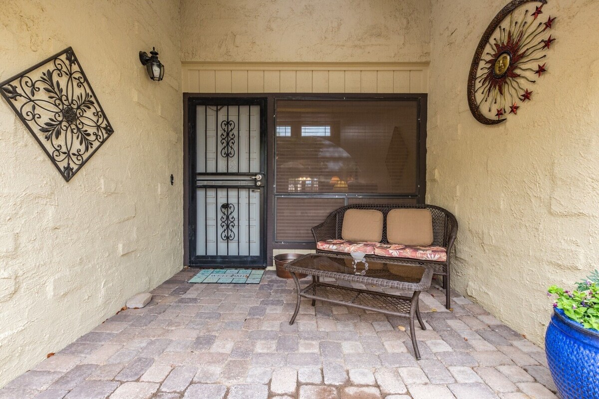 New! Alta Mesa quiet, relaxing single level home with heated pool view