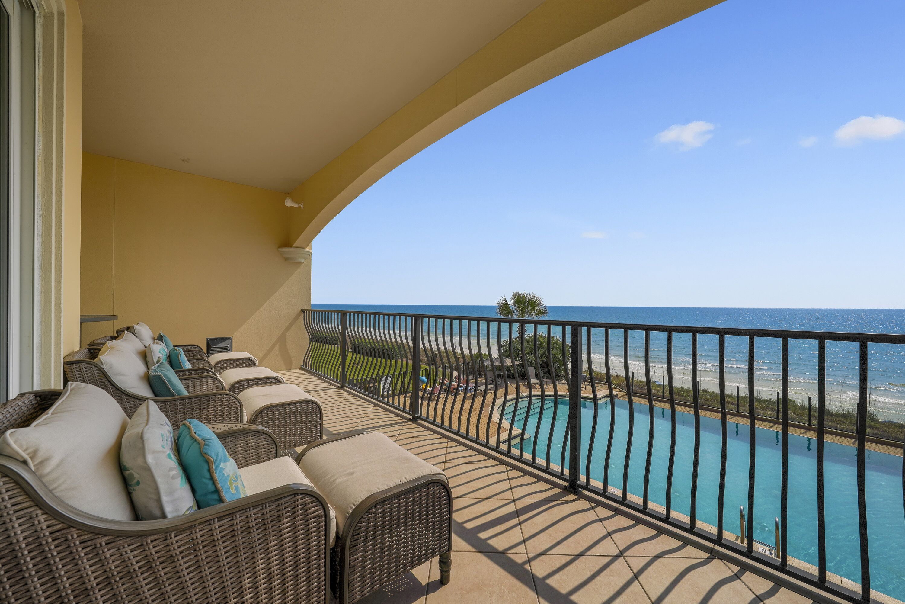 Waterscape B520, 1 Bedroom + Bunks, Beachfront condo with