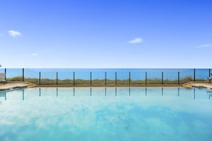 Infinity pool