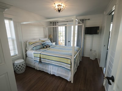 Luxury Waterview 2 Bedroom Suites, Sleeps 4