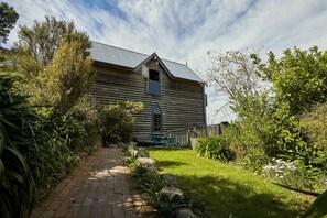 Private entrance to the Artists Retreat