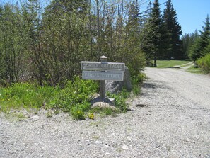 Seaside Cottage Sign - directing you to go to the right.    