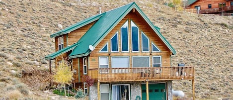 Welcome to the Lone Pine Lodge. 3 bedroom, 2 bath with plenty of parking. 