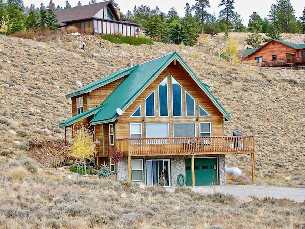 Welcome to the Lone Pine Lodge. 3 bedroom, 2 bath with plenty of parking. 