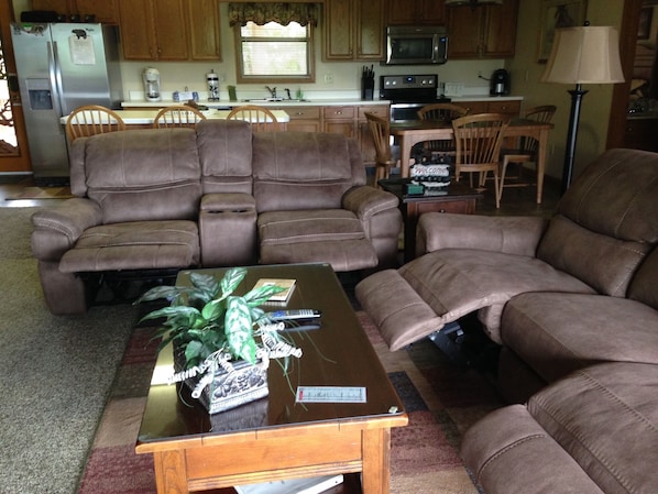 Living Room Sofa & Loveseat w/Power Recliners (4)