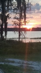 Lakefront Cabin 1 BR 1BA Beautiful Sunsets