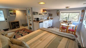 Kitchen & dining
