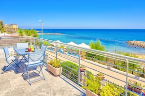 Balcony / Terrace / Patio