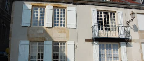 Façade donnant sur le rempart