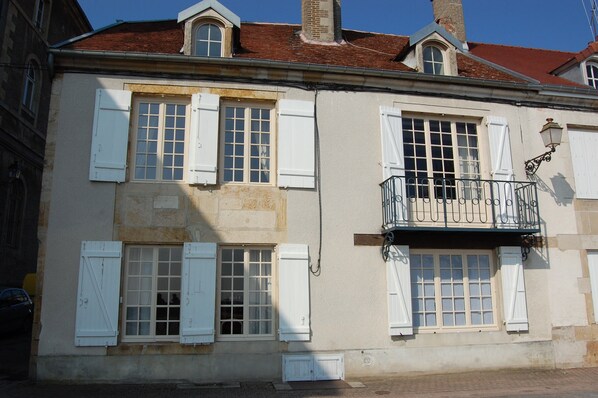 Façade donnant sur le rempart