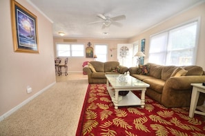 205 Norton St Pier View Oak-large-003-003-Living Room-1500x993-72dpi